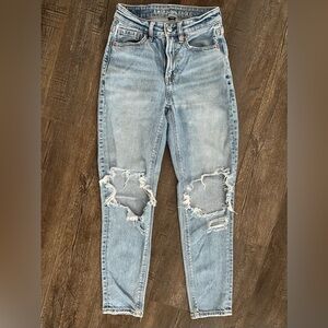 American Eagle Outfitters Strigid Distressed Mom Jean 000 Short Denim Jeans